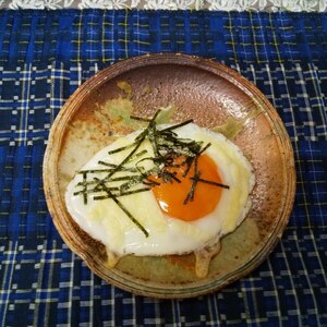 朝食♪コーンチーズの目玉焼き